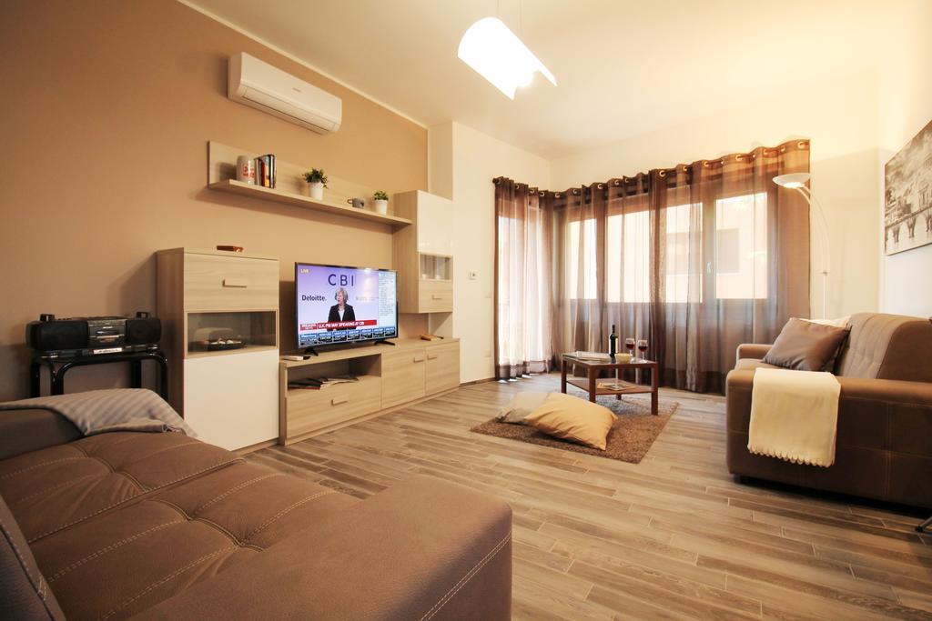 Eur Bright Spacious Terraced Apartment With Private Parking Only For Small Cars Roma Eksteriør bilde