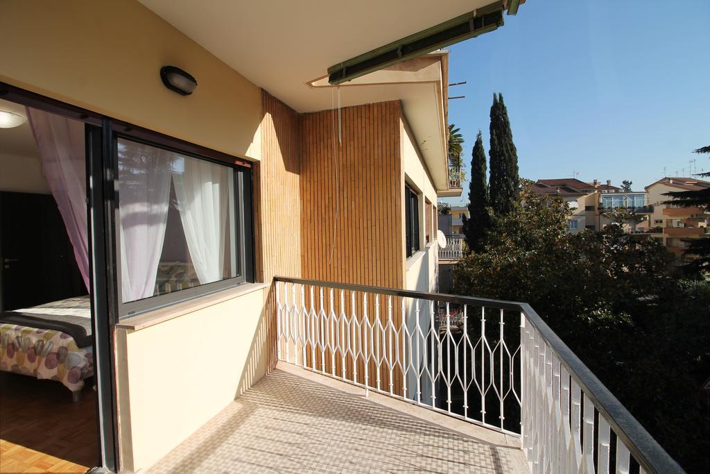 Eur Bright Spacious Terraced Apartment With Private Parking Only For Small Cars Roma Eksteriør bilde
