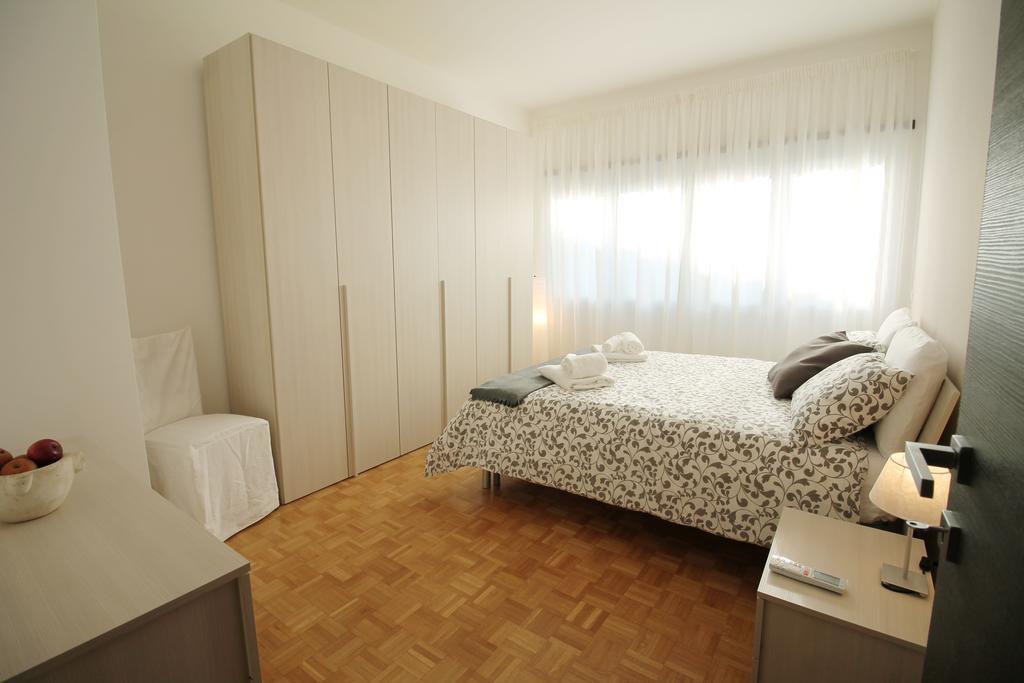 Eur Bright Spacious Terraced Apartment With Private Parking Only For Small Cars Roma Eksteriør bilde